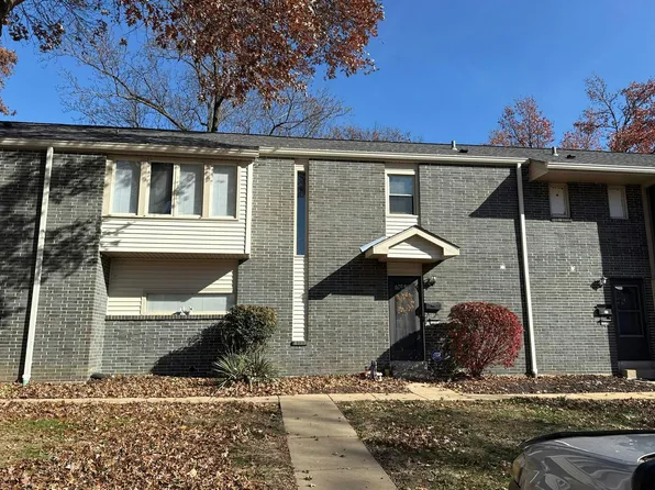 12371 Sparrowwood Ct, Saint Louis, MO 63146