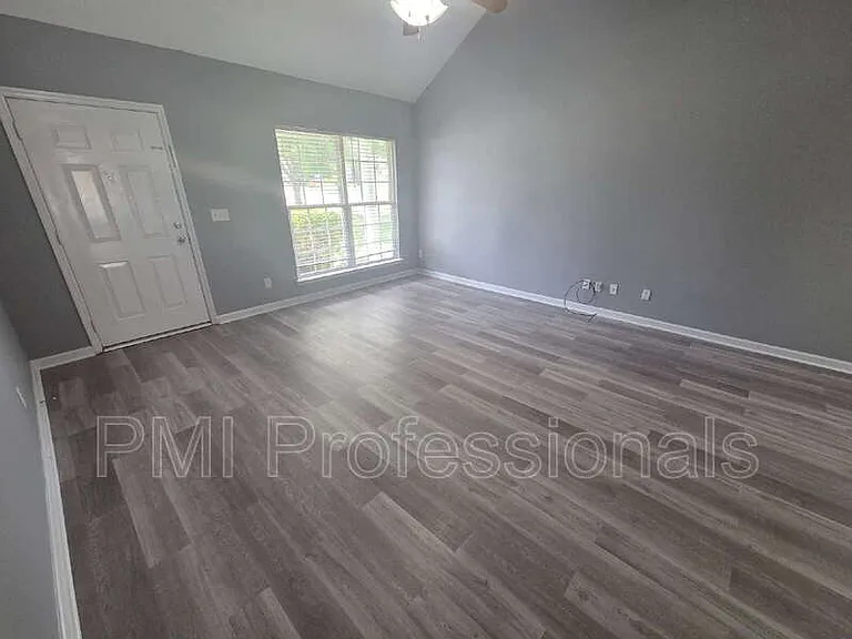 1214 Timber Creek Dr — Photo 3