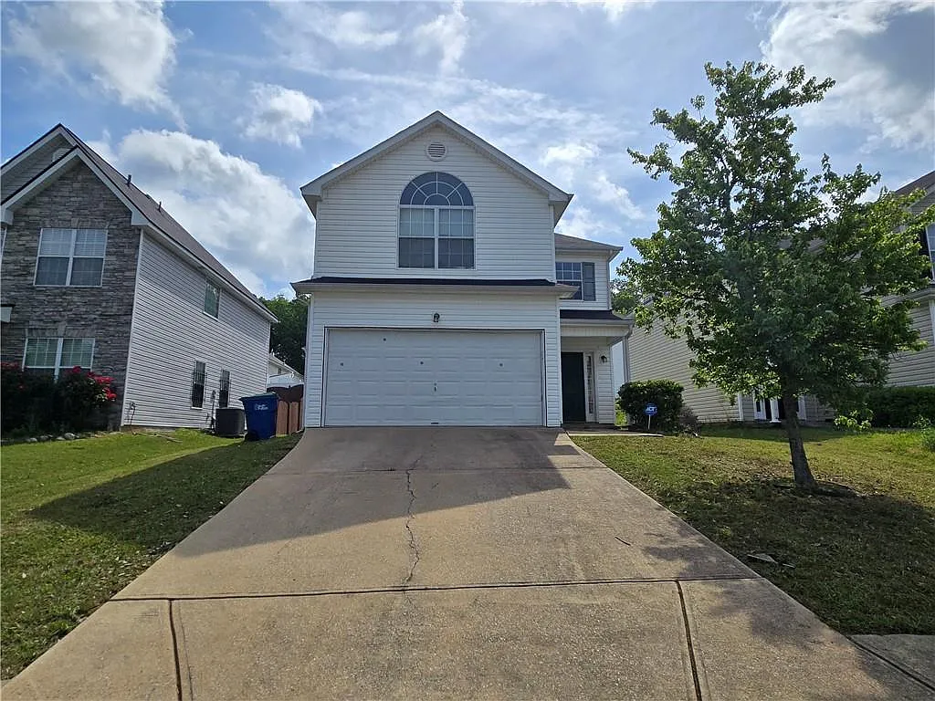 3 bed, 2.5 bath, 1936 sqft, $2,050 — Photo 2