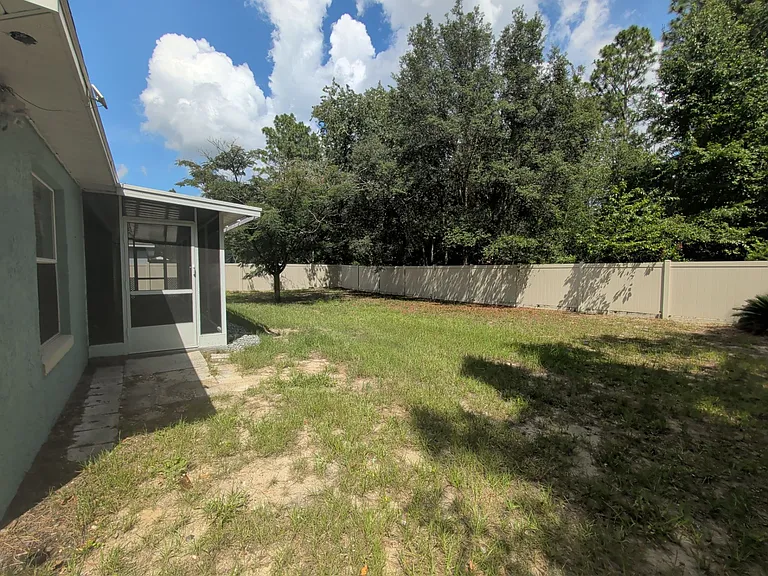 138 W Navarro Pl — Photo 18