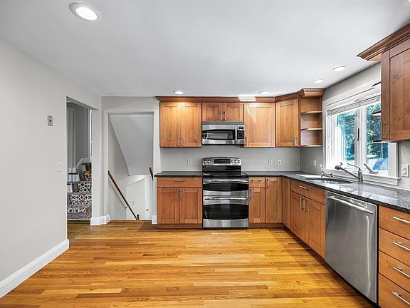 4th image of 20 Marrett Rd