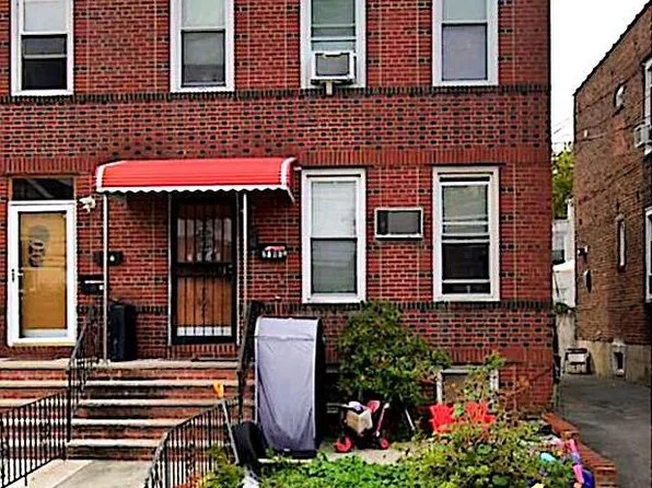 2906 200th St, Flushing, NY 11360