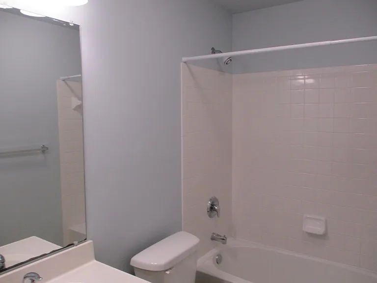Full bathroom on 2nd floor