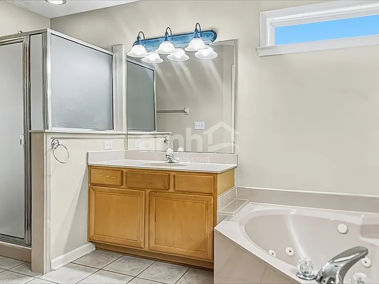 9289 Oakengate Cv — Photo 12
