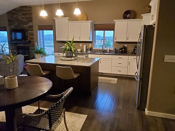 2nd image of 612 Croell Ave