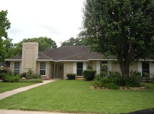105 Catalpa St, Lake Jackson, TX 77566