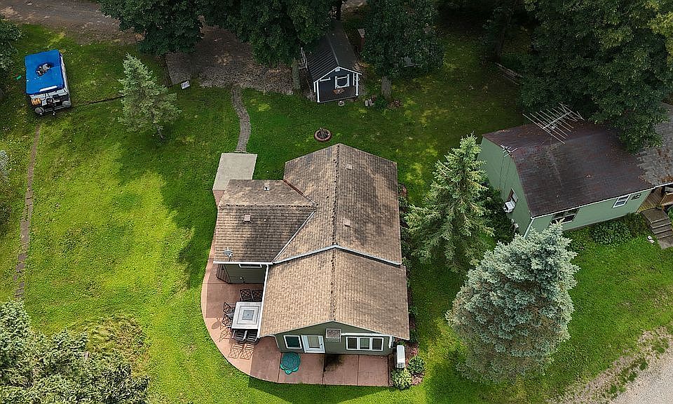 1st image of 3 Shoreview Ln