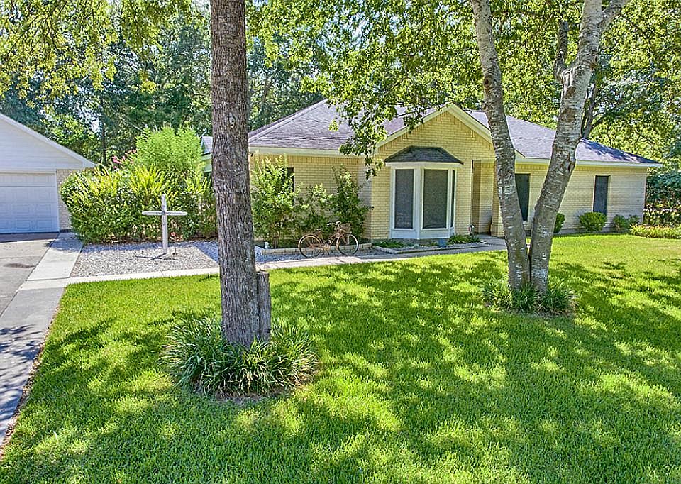 1st image of 11800 Lakeview Manor Dr