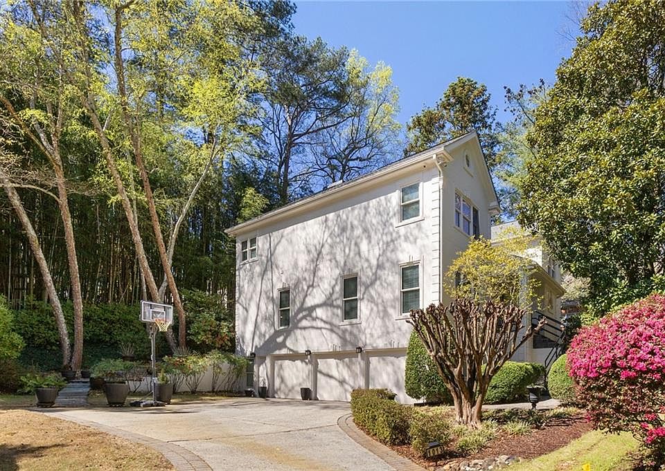 1st image of 1013 Lenox Valley Dr NE