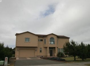 3068 Lincoln Ave, Bandon, OR 97411