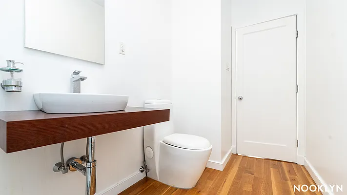 Rented by Nooklyn NYC LLC | media 34