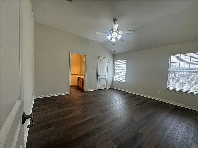 1010 Teresa Ct — Photo 3