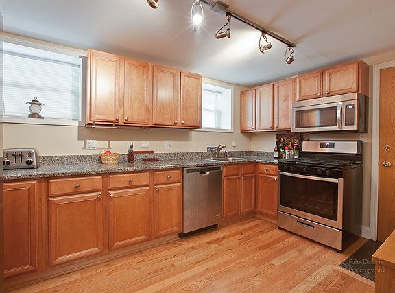 2nd image of 6046 N Francisco Ave