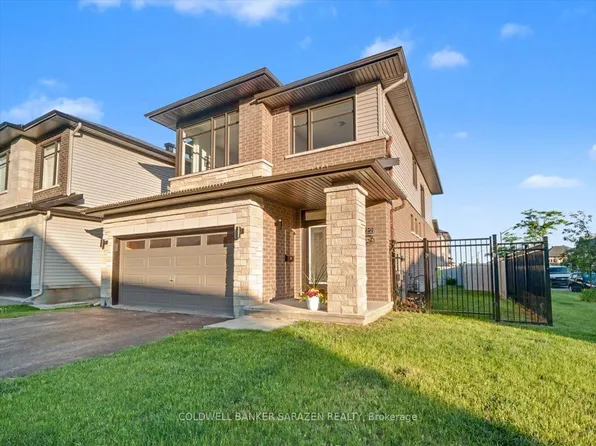 322 Big Dipper St, Ottawa, ON K4M 0J2