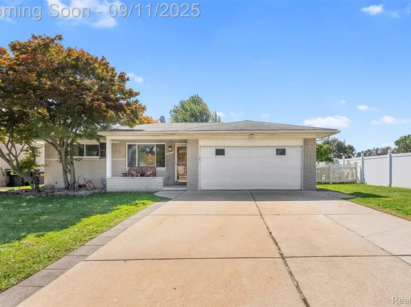 22019 Hanover Ct, Woodhaven, MI 48183
