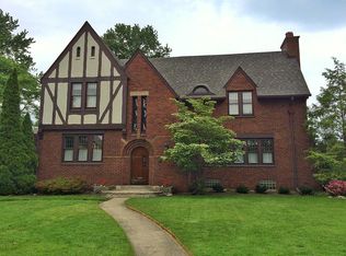 842 Pemberton Rd, Grosse Pointe Park, MI 48230
