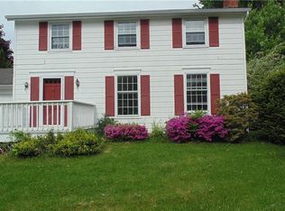 1549 Trefoil Ct, Walworth, NY 14568