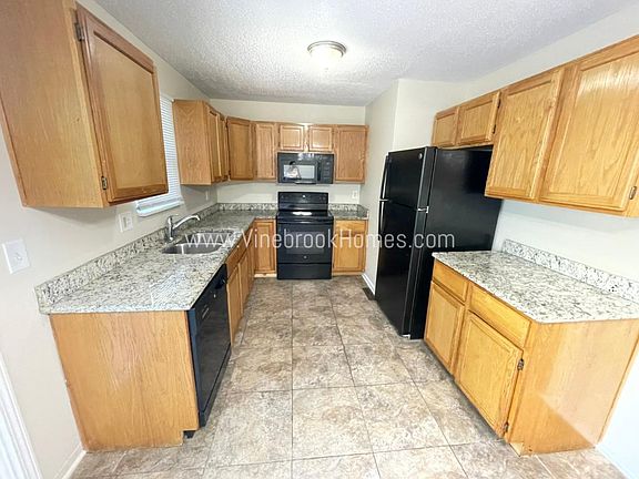 3rd image of 10411 Manchester Ave
