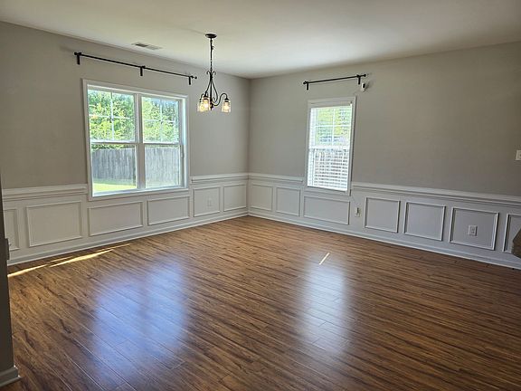 5th image of 361 Boswell St