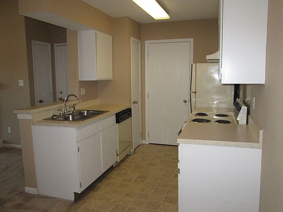3rd image of 2144 Village Green Pkwy APT 6