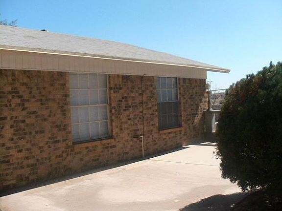 2nd image of 2700 Cabot Pl