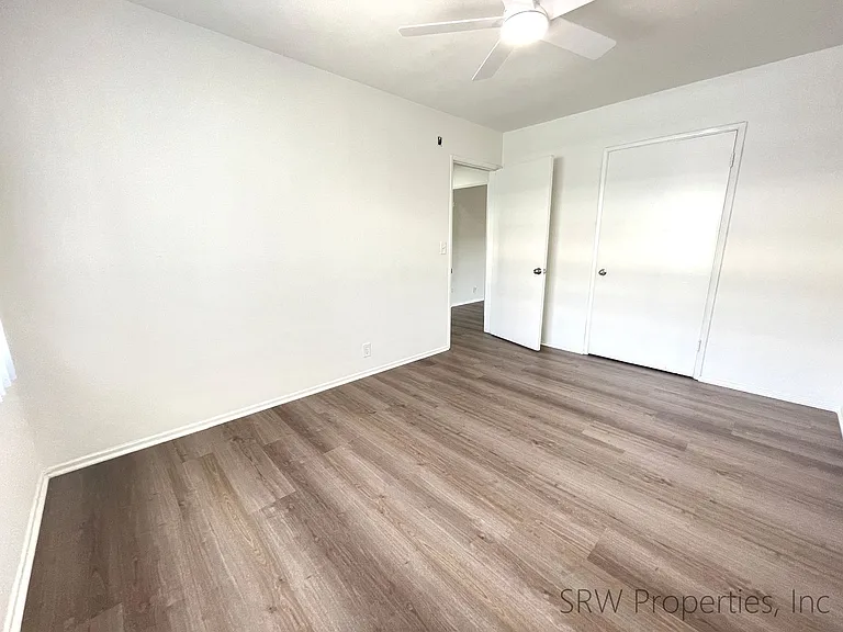 4706-4708 Kester Ave — Photo 15