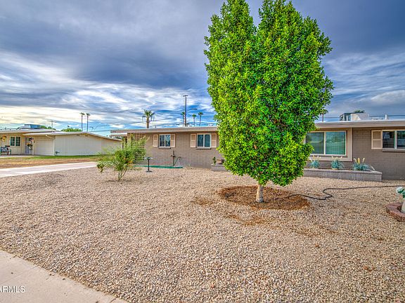 2nd image of 10908 W WINDSOR Drive