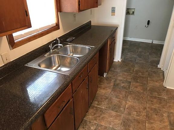 4th image of 2340 Pinehill Dr E