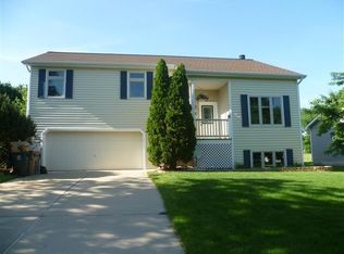 422 Lone Eagle Dr, Madison, WI 53713