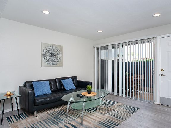 3rd image of 3454 Castle Glen Dr Unit 136