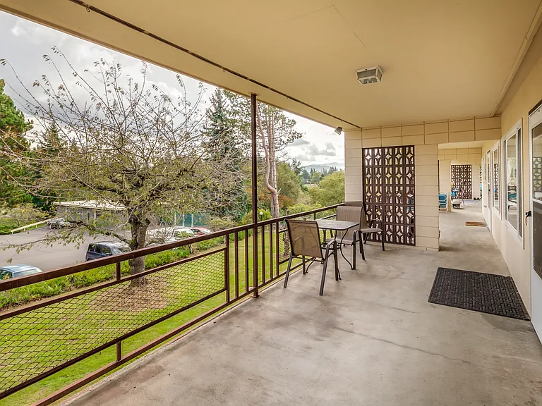 2915 1/2 Cottonwood Ave — Photo 4
