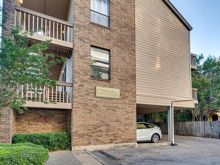 2210 Pearl St #203 — Photo 4