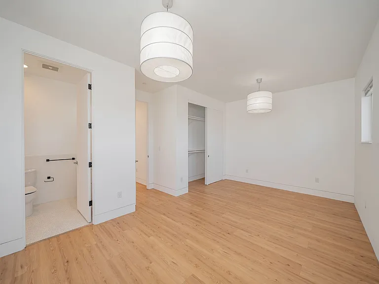 848 32nd Street — Photo 20