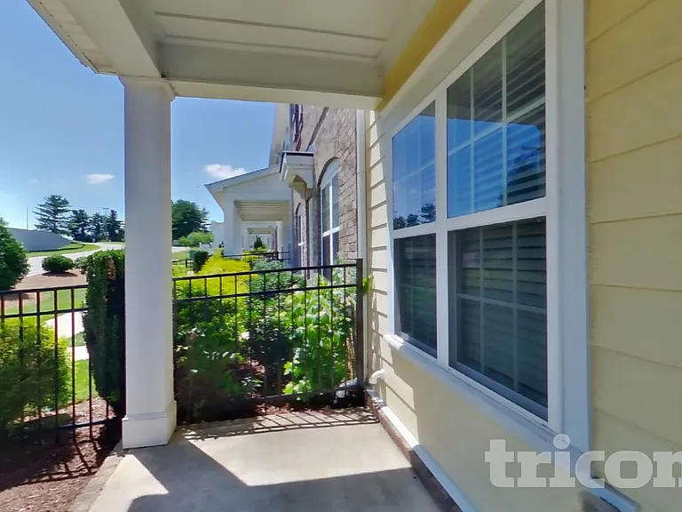 324 Kinsale Dr — Photo 18
