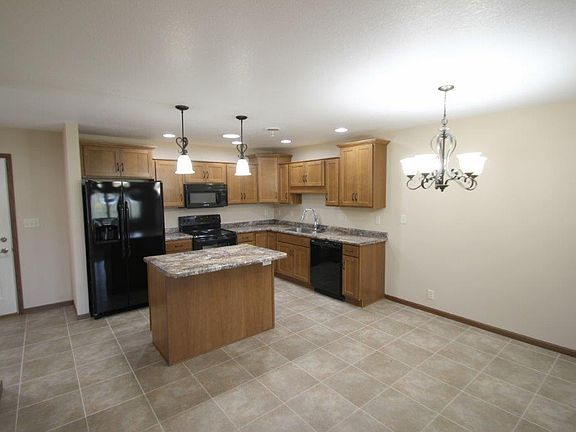 5th image of 513 Spruce Hills Dr