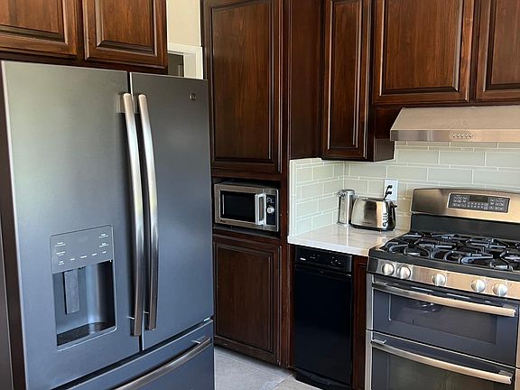 3rd image of 12723 Summerfield Ln