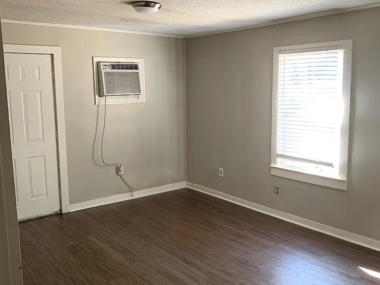 1512 Houston St #2 — Photo 3