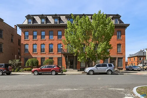 130 Main St #3A Photo 1