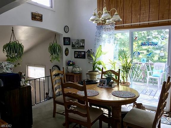 5th image of 24 Black Oak Dr