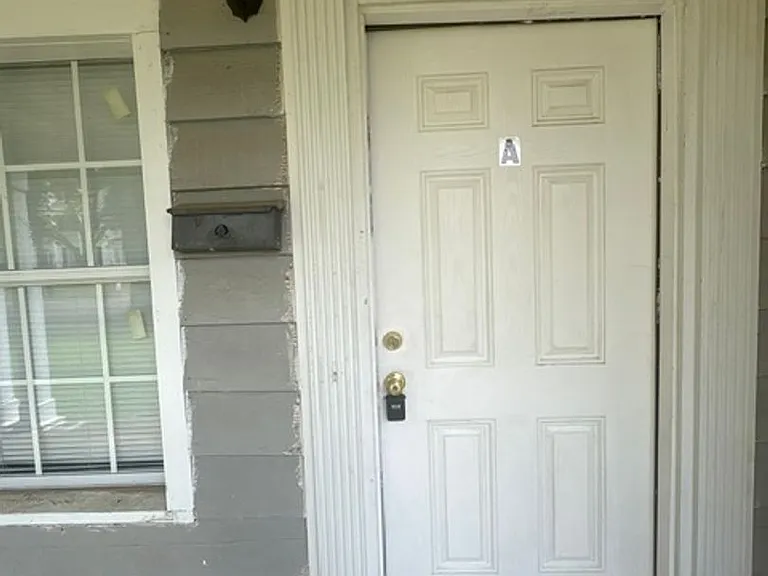 338 N Church St — Photo 2