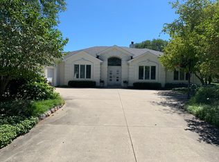 1860 Waterford Ct, Highland Park, IL