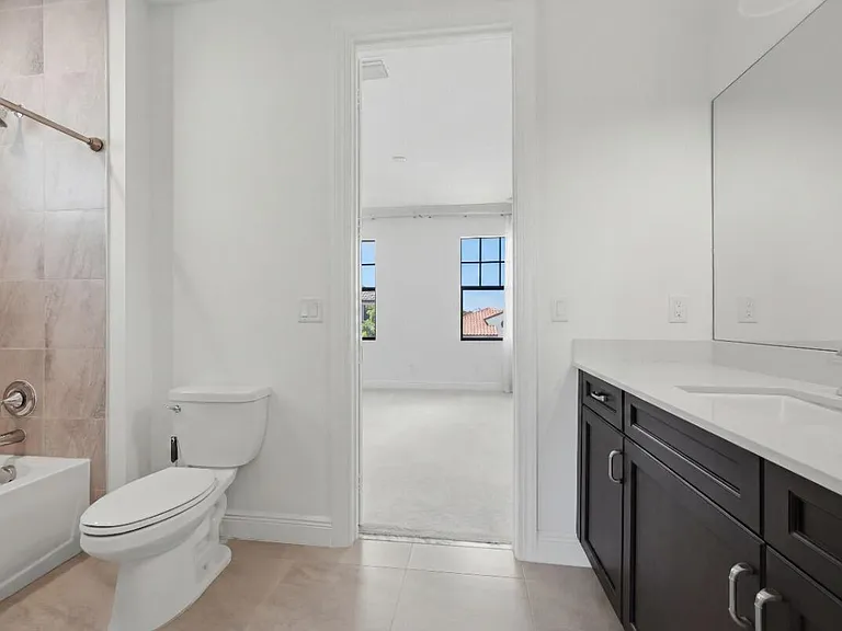 11760 Bayview Cir — Photo 46