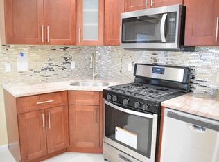 32-33 204th St #1F, Bayside, NY 11361