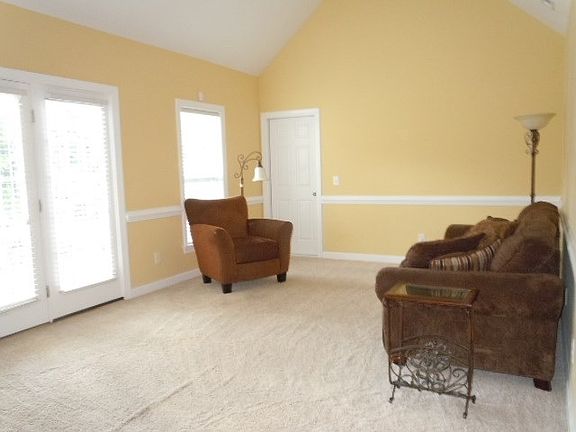 3rd image of 204 Clayside Dr