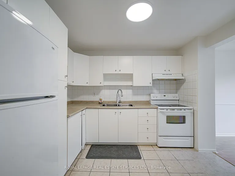 3500 Glen Erin Dr #4 — Photo 14