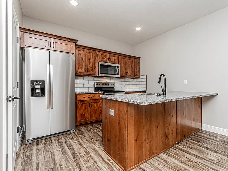 1704 Kenneth Dr — Photo 6