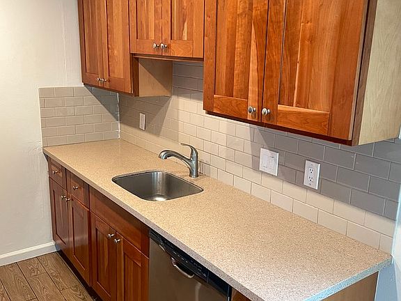 3rd image of 70 N Bayshore Blvd APT 3