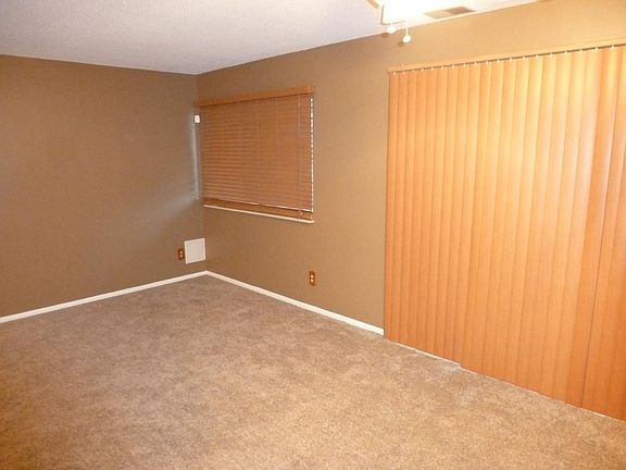 3rd image of 8 Greenwood Trl N #8