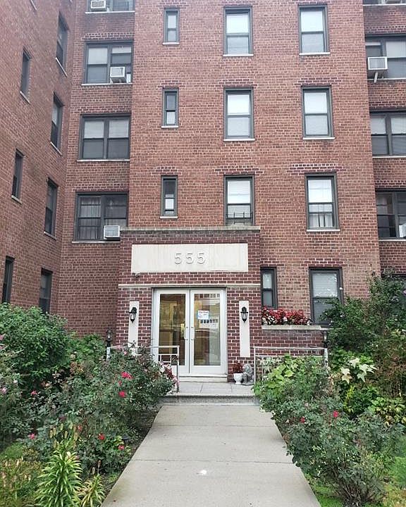1st image of 555 McLean Ave APT 6E