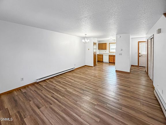4th image of 3116 18th Ave W